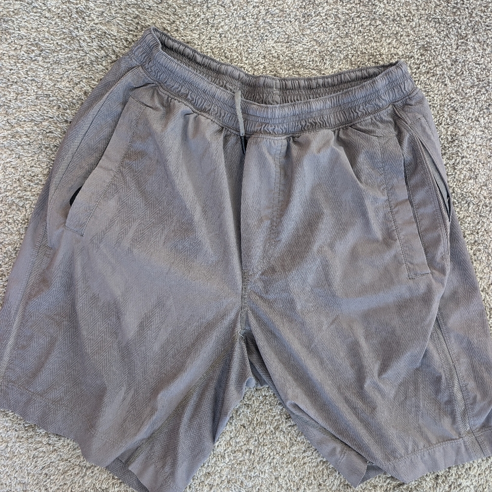 Lululemon Lined Training Shorts Mens Large Gray Athletic Gym Running 9in Inseam